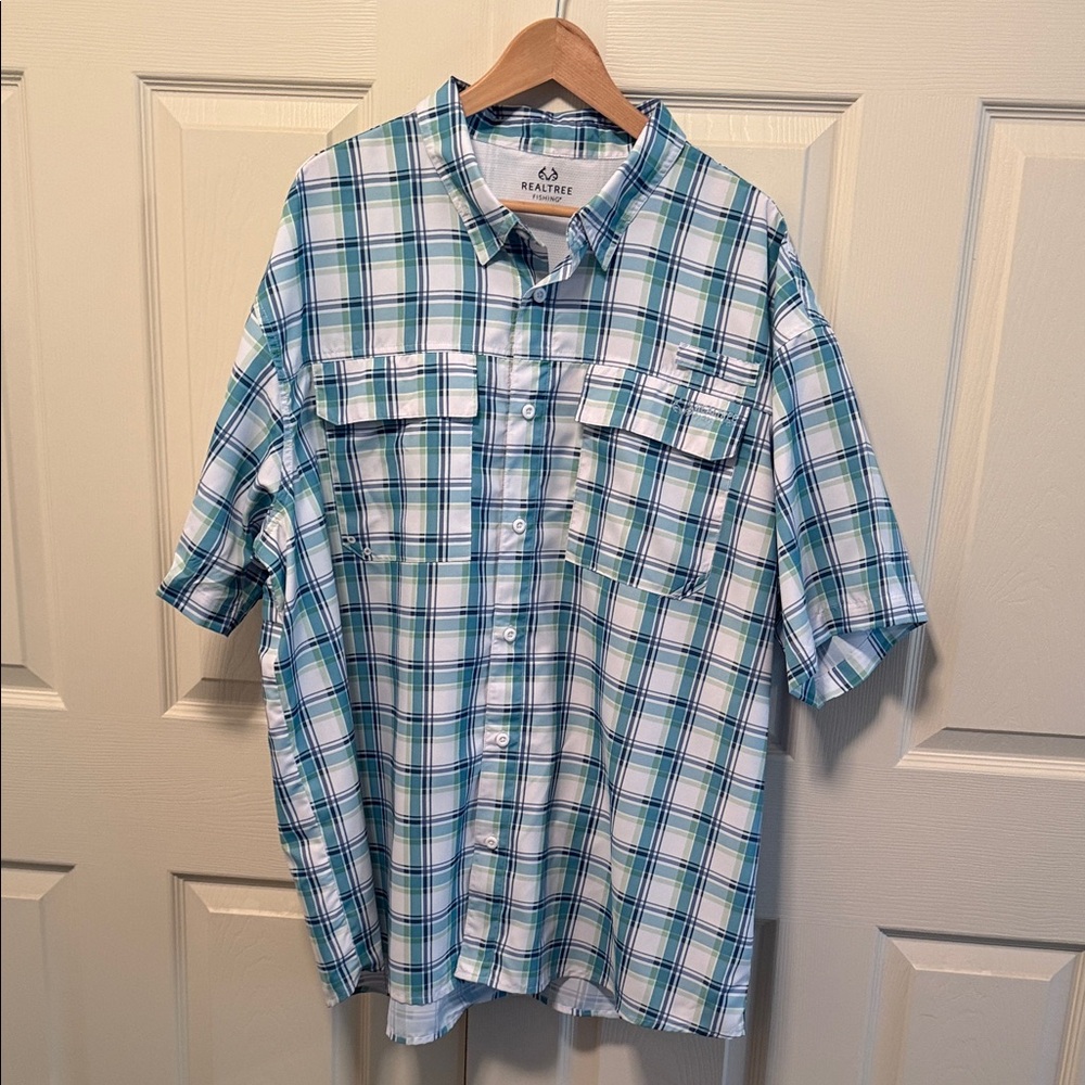 Men's RealTree Short Sleeved Plaid Fishing Shirt with Back Vent 2XL